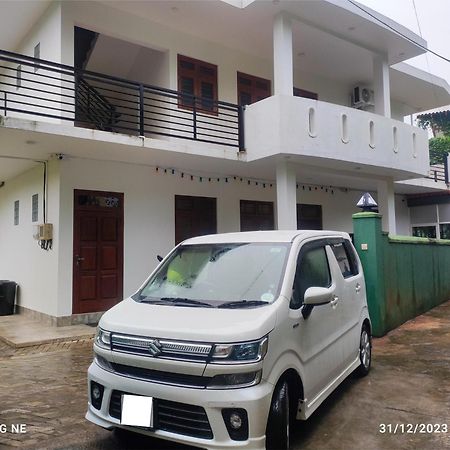 Villa Tanzanite Hikkaduwa Esterno foto