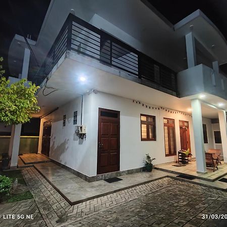 Villa Tanzanite Hikkaduwa Esterno foto