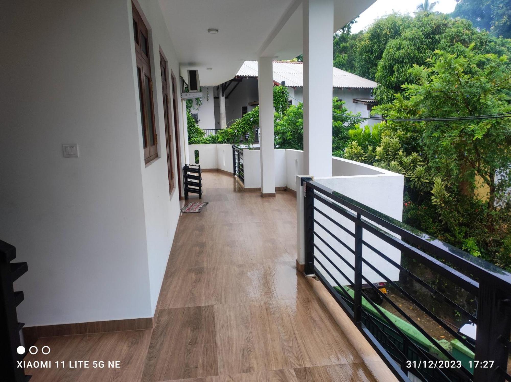 Villa Tanzanite Hikkaduwa Esterno foto