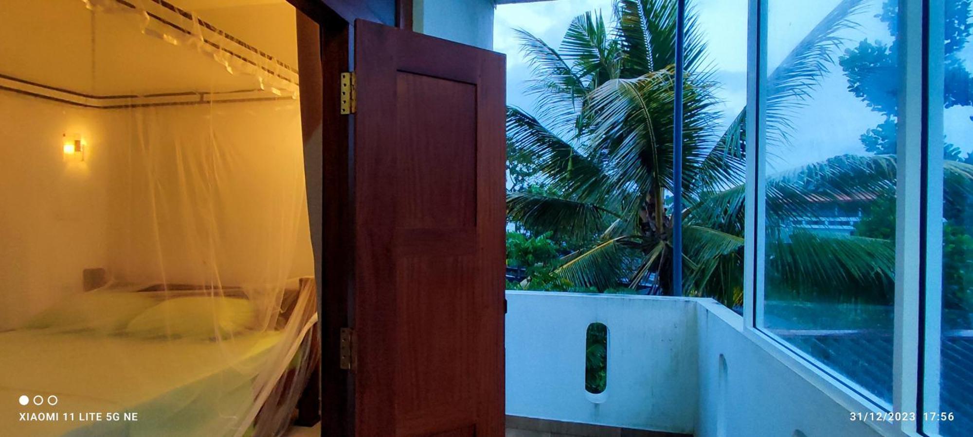 Villa Tanzanite Hikkaduwa Esterno foto