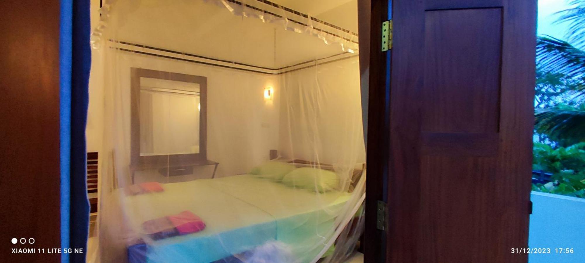 Villa Tanzanite Hikkaduwa Esterno foto