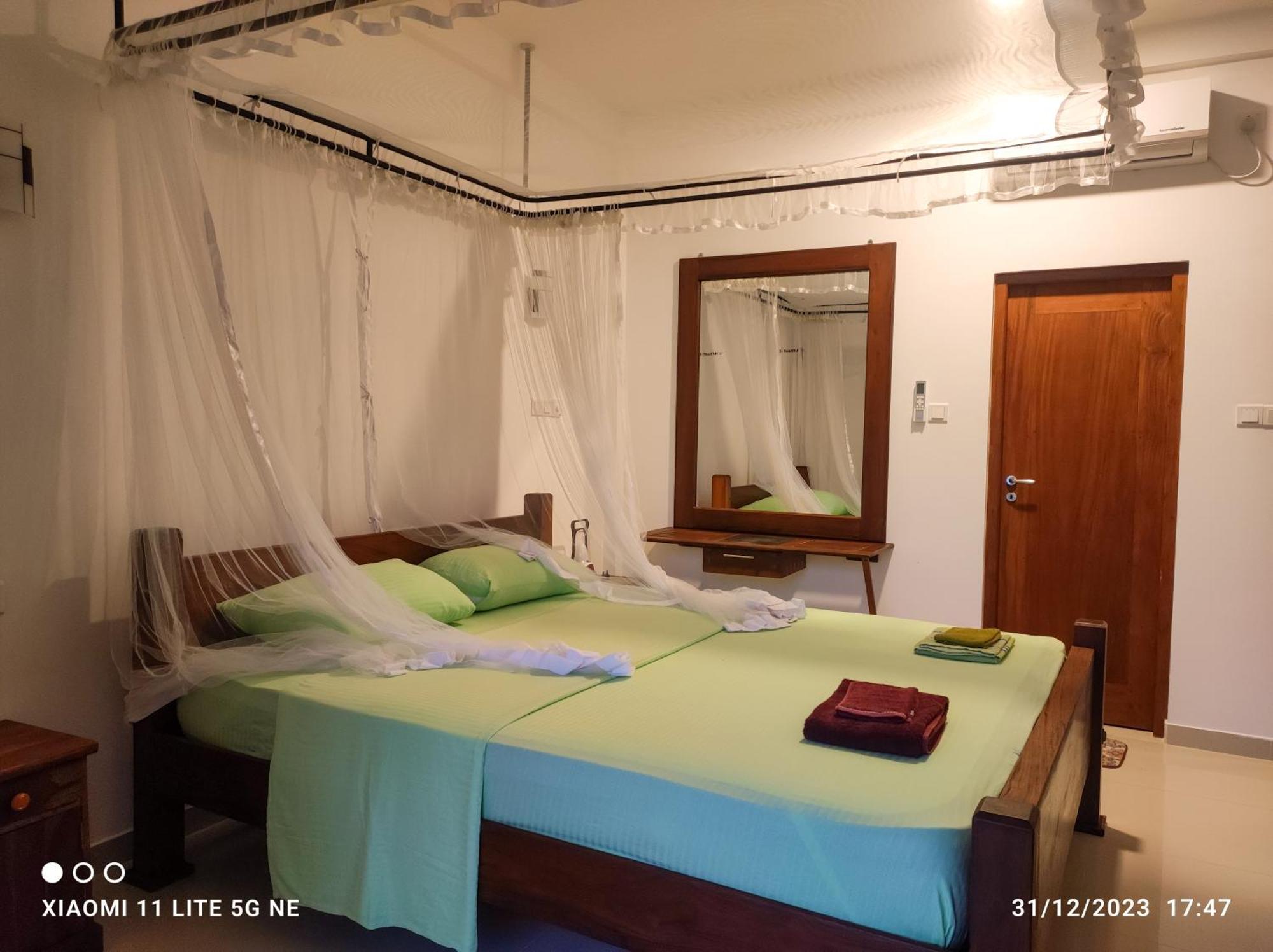 Villa Tanzanite Hikkaduwa Esterno foto