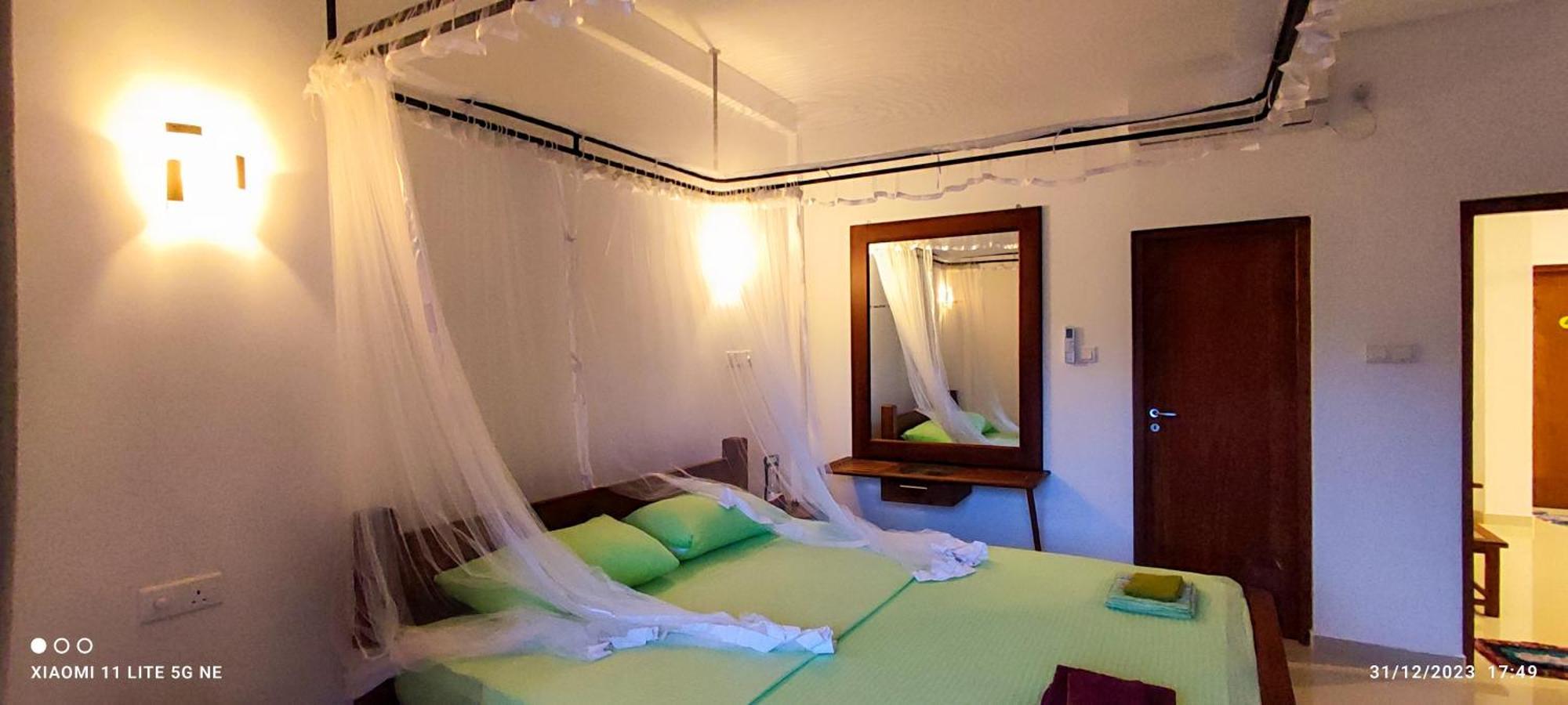 Villa Tanzanite Hikkaduwa Esterno foto
