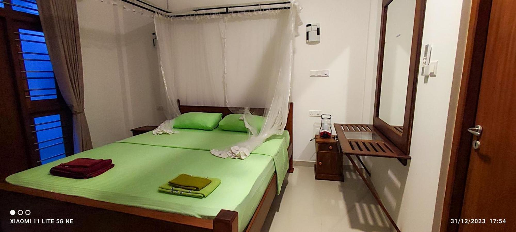 Villa Tanzanite Hikkaduwa Esterno foto