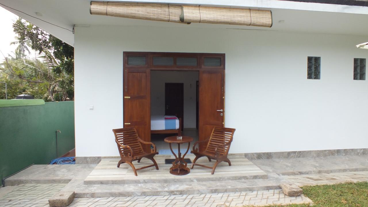 Villa Tanzanite Hikkaduwa Esterno foto
