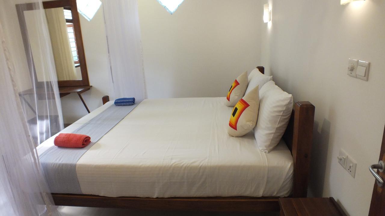 Villa Tanzanite Hikkaduwa Esterno foto