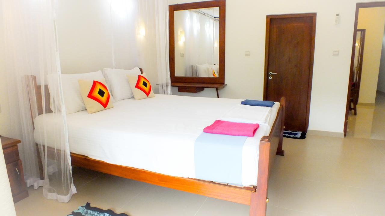 Villa Tanzanite Hikkaduwa Esterno foto