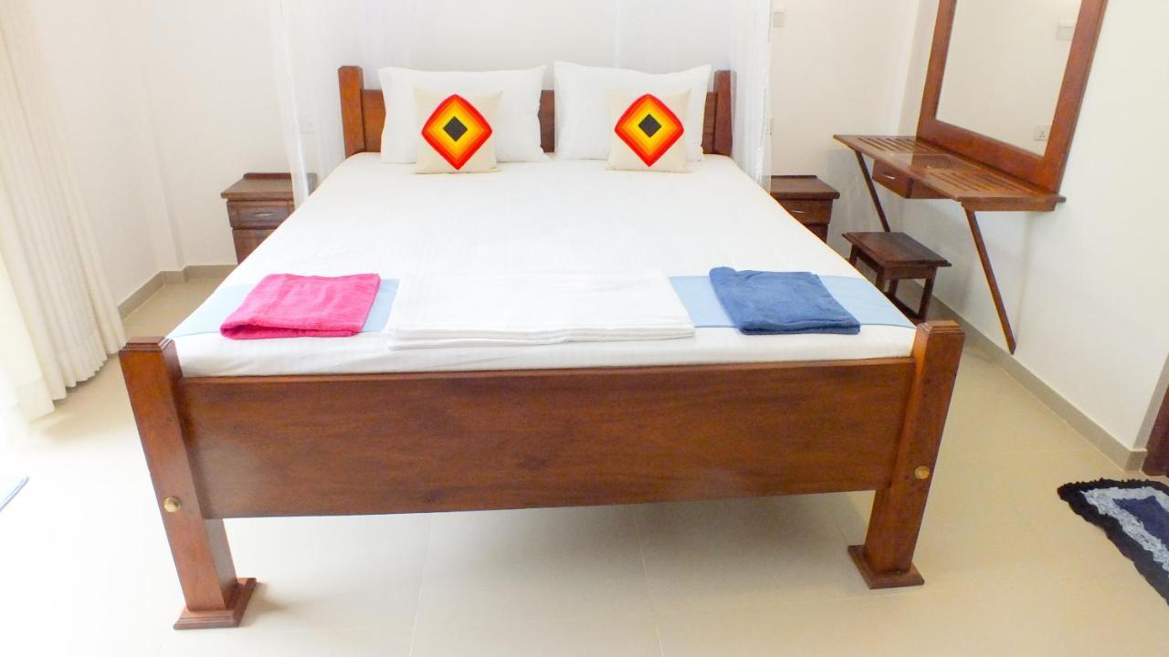 Villa Tanzanite Hikkaduwa Esterno foto