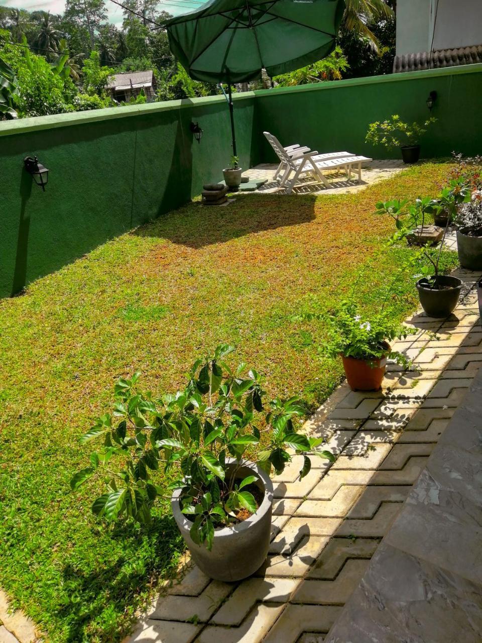 Villa Tanzanite Hikkaduwa Esterno foto